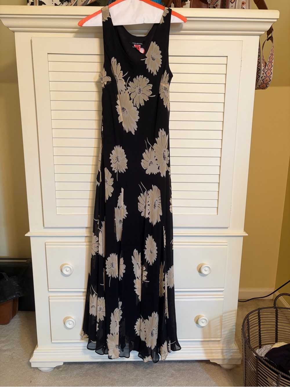 Jones New York Black Maxi Dress with Cream Floral Pattern